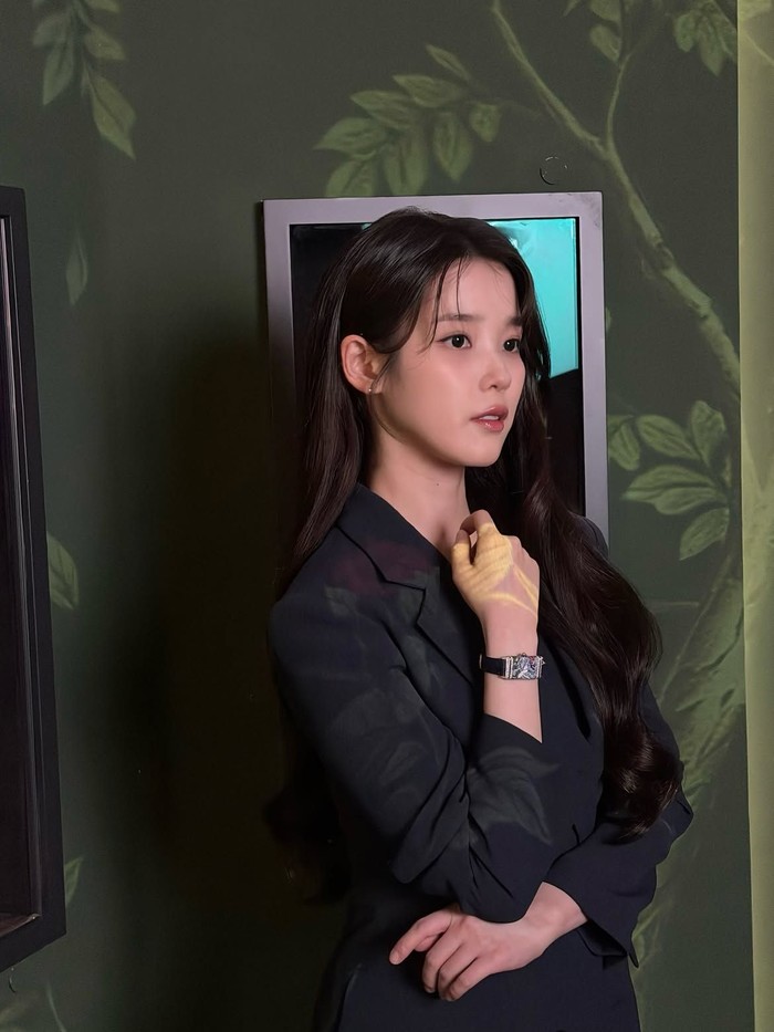 IU