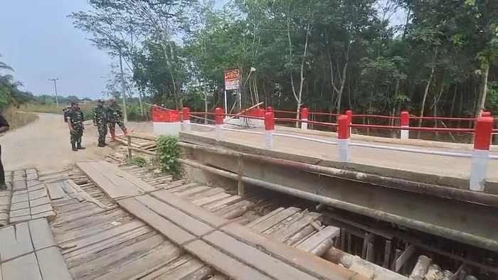Jembatan Garuda di Musi Rawas rusak dan ditutup sementara