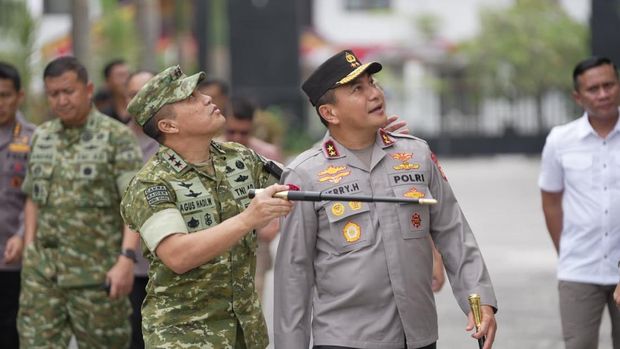 Kapolda Riau dan Pangdam XIX/Tuanku Tambusai bersinergi mencegah karhutla, tanam pohon bareng pelajar Kapolda Riau dan Pangdam XIX/Tuanku Tambusai bersinergi mencegah karhutla, tanam pohon bareng pelajar, Jumat (25/9/2026).