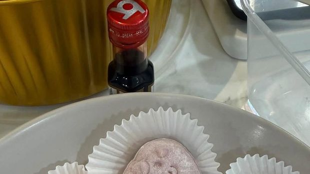 Kenang Putri yang Tewas Ditikam, Ibu Ini Buatkan Mooncake Favoritnya Kenang Putri yang Tewas Ditikam, Ibu Ini Buatkan Mooncake Favoritnya
