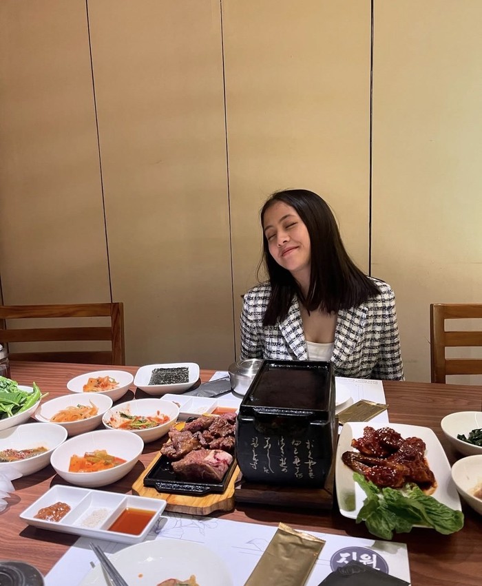 Keseruan Adhisty Zara, Ibu Baru yang Doyan Korean BBQ hingga Hot Pot Keseruan Adhisty Zara, Ibu Baru yang Doyan Korean BBQ hingga Hot Pot
