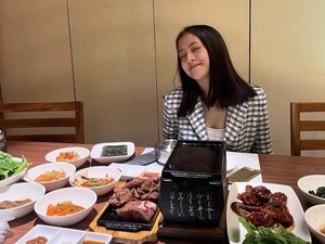 Keseruan Adhisty Zara, Ibu Baru yang Doyan Korean BBQ hingga Hot Pot