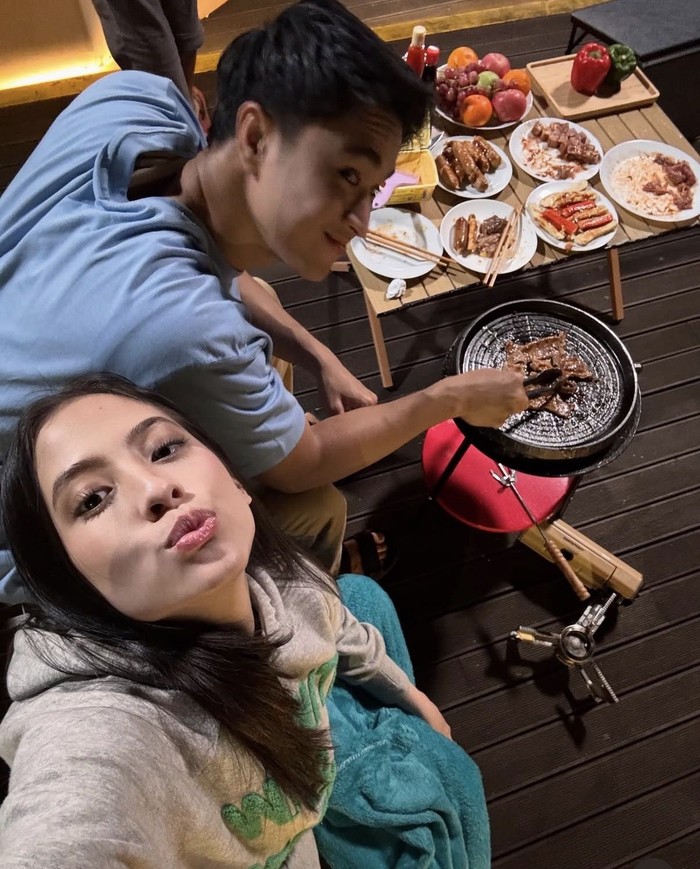 Keseruan Adhisty Zara, Ibu Baru yang Doyan Korean BBQ hingga Hot Pot Keseruan Adhisty Zara, Ibu Baru yang Doyan Korean BBQ hingga Hot Pot