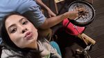 Keseruan Adhisty Zara, Ibu Baru yang Doyan Korean BBQ hingga Hot Pot