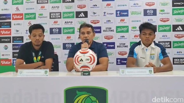 Konfrensi pers Persela Lamongan