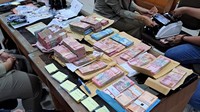 Penampakan Duit Ratusan Juta Disita KPK Saat Geledah Kanwil BPN Jatim