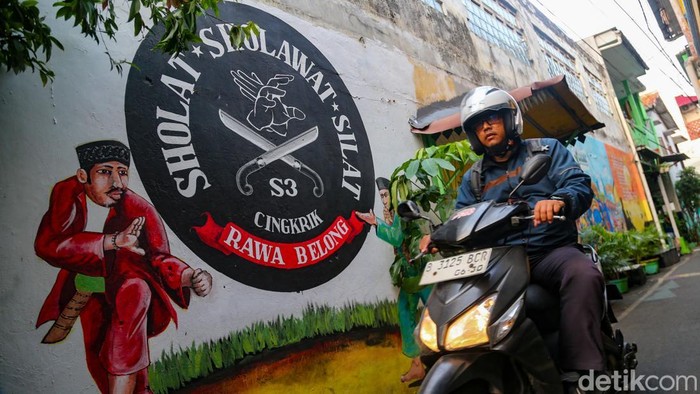 Silat Cingkrik terus diwariskan lintas generasi di Rawa Belong, Jakarta Barat. Anak-anak hingga remaja rutin berlatih demi menjaga warisan budaya Betawi.