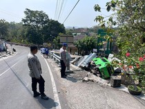 Detik-detik Laka Maut Elf Terperosok Timpa Pasar di Gunungkidul