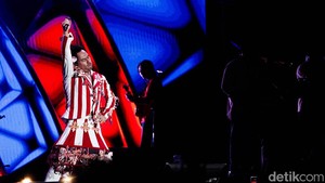 Tahun ini menjadi kali kelima Nassar tampil di Pestapora sejak pertama kali ambil bagian pada 2022. Ia mengaku sempat ragu untuk kembali tampil tahun ini karena sedang mempersiapkan konser tunggal perdananya, “Lost In The Jungle”.