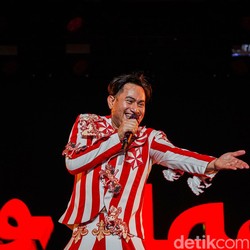 Nassar Bikin Heboh Pestapora dengan Kostum Komidi Putar