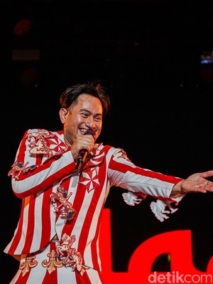 Nassar Bikin Heboh Pestapora dengan Kostum Komidi Putar