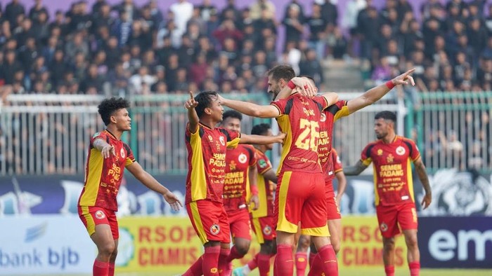 Pemain Semen Padang FC merayakan gol kemenangan atas PSGC Ciamis dalam laga Sabtu, 26/9/2026. (Media Officer Semen Padang FC)