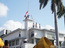 Potret 750 Pemain Hidupkan Lagi Peristiwa Perobekan Bendera di Surabaya