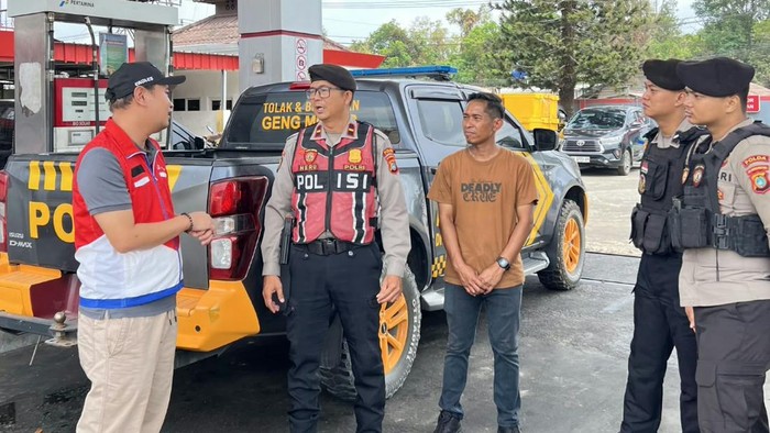 Pertamina Patra Niaga Regional Sumbagsel bersama Ditlantas Polda Sumsel saat mengecek SPBU di Bangka