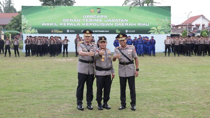 Polda Riau menggelar sertijab Wakapolda. Jabatan Wakapolda Riau kini resmi diduduki oleh Brigjen Simson Zet Ringu.