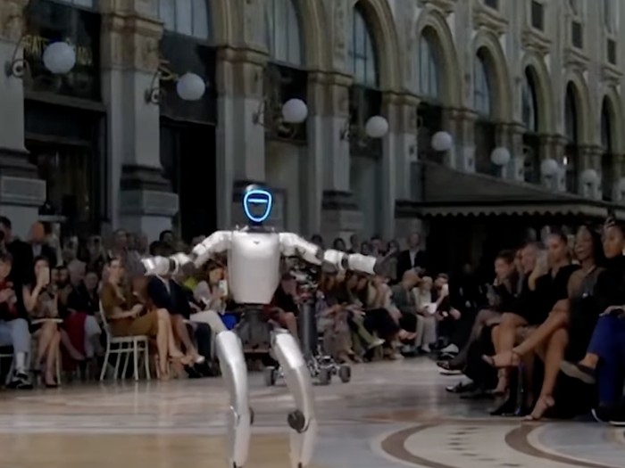 Robot fashion show