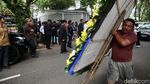 Rumah Duka Guruh Soekarnoputra Dibanjiri Karangan Bunga