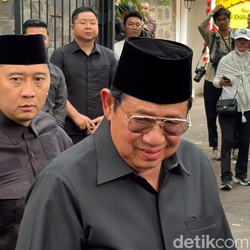 SBY Beri Penghormatan Terakhir Buat Guruh Soekarnoputra