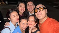 Dalam perayaan ulang tahun, Sheila Dara terlihat bersama keluarga dan teman-teman dekat, seperti Reza Chandika. (Foto: dok Instagram sheiladaisha)