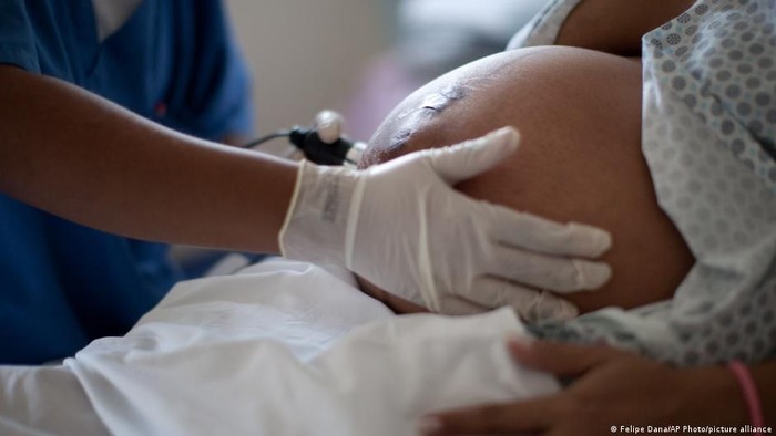 Semua perempuan di Brasil memiliki akses ke layanan kesehatan publik, terlepas dari status visa atau tempat tinggal mereka (Felipe Dana/AP Photo/picture alliance)