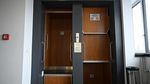 Begini Wujud Lift Paternoster yang Nggak Ada Pintunya