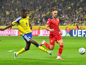 Isak Dipulangkan ke Liverpool karena Cedera saat Bela Swedia
