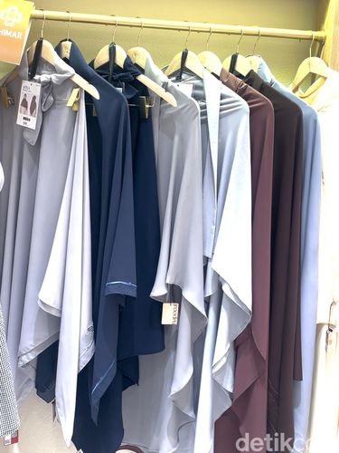 Brand hijab naPocut resmi membuka gerai terbarunya di Kota Kasablanka. Ekspansi ini respons atas permintaan pasar sekaligus strategi gaet konsumen offline. Brand hijab naPocut resmi membuka gerai terbarunya di Kota Kasablanka. Ekspansi ini respons atas permintaan pasar sekaligus strategi gaet konsumen offline.