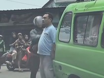 Viral Sopir Angkot Cekcok dengan Pemotor di Bogor, Motor Sampai Ditendang