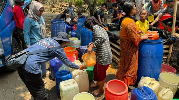 Krisis air bersih meluas di Kabupaten Trenggalek dampak kemarau panjang