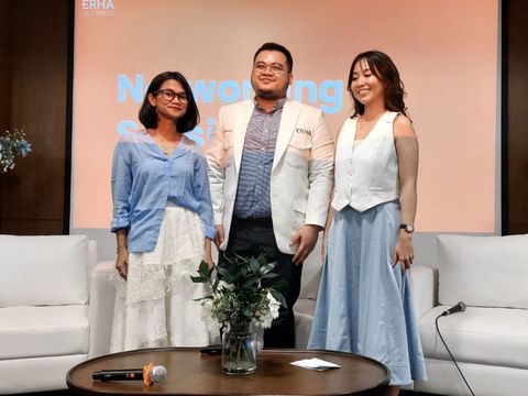 dr. Tomi Nugraha, Sp.DVE di acara Beyond the Flare, Every Skin Has a Story di ERHA Center Iskandarsyah dr. Tomi Nugraha, Sp.DVE di acara Beyond the Flare, Every Skin Has a Story di ERHA Center Iskandarsyah