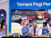 Ibu-ibu Antusias Praktik Masak Sarapan Sehat di #TanggalMerahUntukIbu