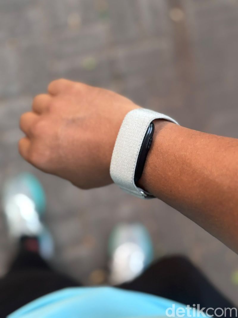 Garmin CIRQA Garmin CIRQA hadir tanpa layar dan dirancang untuk mengumpulkan data aktivitas, tidur, serta recovery yang kemudian dapat dipantau melalui Garmin Connect.
