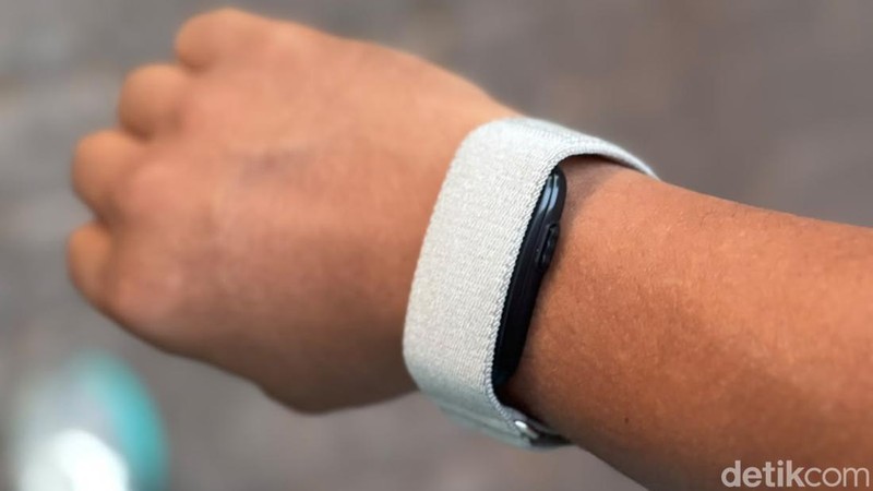 Garmin CIRQA hadir tanpa layar dan dirancang untuk mengumpulkan data aktivitas, tidur, serta recovery yang kemudian dapat dipantau melalui Garmin Connect.