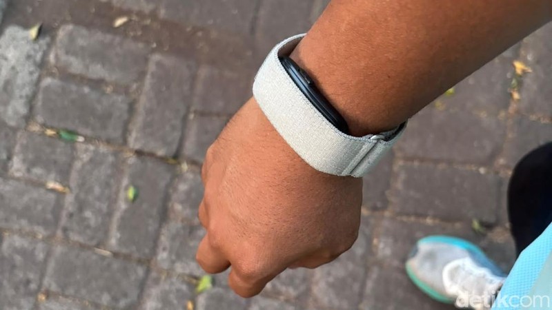 Garmin CIRQA hadir tanpa layar dan dirancang untuk mengumpulkan data aktivitas, tidur, serta recovery yang kemudian dapat dipantau melalui Garmin Connect.