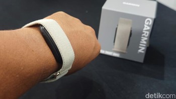 Garmin CIRQA mampu memantau sekitar 80 jenis aktivitas, termasuk berjalan kaki, berlari, dan berenang. Seluruh data yang direkam dapat dilihat dan dianalisis melalui aplikasi Garmin Connect di smartphone. Foto: Agus Tri Haryanto/detikINET