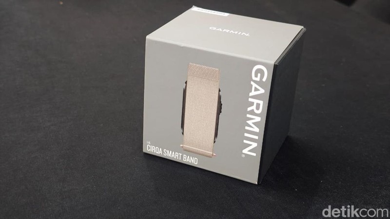 Garmin CIRQA hadir tanpa layar dan dirancang untuk mengumpulkan data aktivitas, tidur, serta recovery yang kemudian dapat dipantau melalui Garmin Connect.