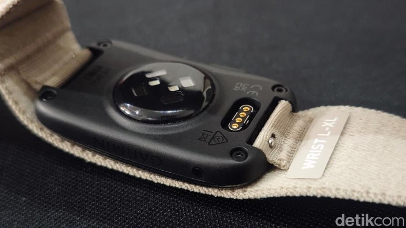 Garmin CIRQA hadir tanpa layar dan dirancang untuk mengumpulkan data aktivitas, tidur, serta recovery yang kemudian dapat dipantau melalui Garmin Connect.