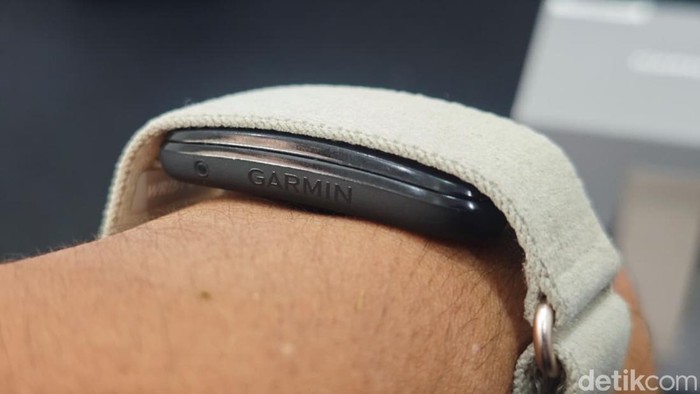 Unboxing Garmin CIRQA, Smart Band Pemantau Kesehatan Tanpa Layar