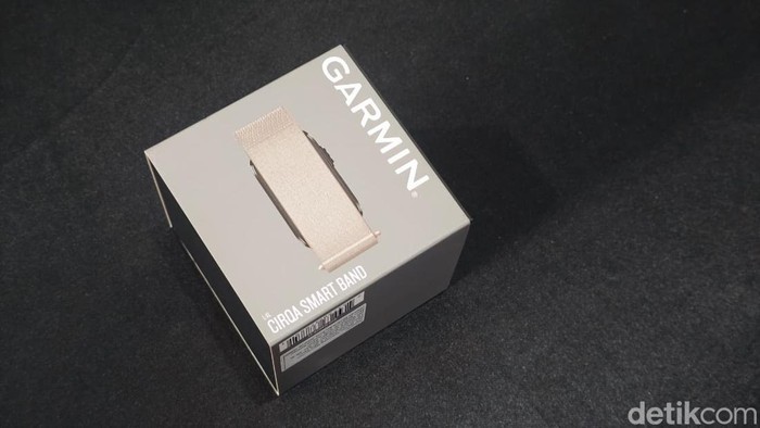 Unboxing Garmin CIRQA, Smart Band Pemantau Kesehatan Tanpa Layar