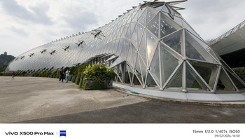 Vivo X500 Pro Max kembali menggandeng ZEISS. Hasilnya adalah sejumlah peningkatan dalam kualitas foto untuk berbagai situasi pemotretan. Foto: Fitraya Ramadhanny/detikINET
