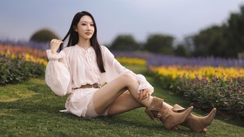 Ultra-High Dynamic Range yang pertama kalinya mencapai 17EV yang bisa menangkap pencahayaan maksimal. Memotret model dengan suasana outdoor yang cerah hasilnya jadi cakep banget. Foto: Fitraya Ramadhanny/detikINET