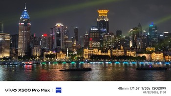 Hasil fotografi malam pemandangan Kota Shanghai dengan kamera ultrawide 50 MP. Foto: Fitraya Ramadhanny/detikINET