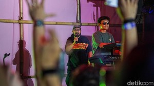 Hifdzi Khoir sukses melakoni penampilan perdananya sebagai solois dengan nama panggung HFDZKHR di Pestapora 2026. Penampilan ini berlangsung di panggung Pasar-Pasaran pada hari kedua festival, Sabtu, 26 September 2026, di Gambir Expo, JIEXPO Kemayoran, Jakarta Pusat. (Foto: Muhammad Azzam/detikcom)