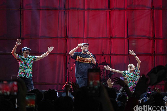 Hifdzi Khoir tampil perdana sebagai solois dengan nama panggung HFDZKHR di panggung Pasar-Pasaran Pestapora 2026, Sabtu (26/9/2026).