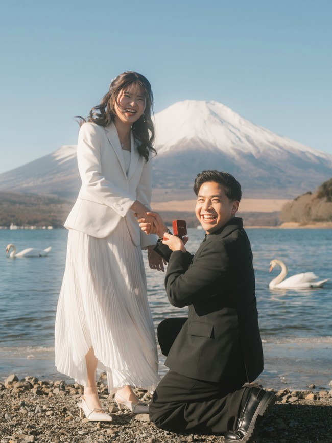 Wedding alert! Jerome Polin membagikan kabar bahagia bahwa dirinya telah melamar sang kekasih, Gracia Caroline.   (Foto: Instagram/@jeromepoline)