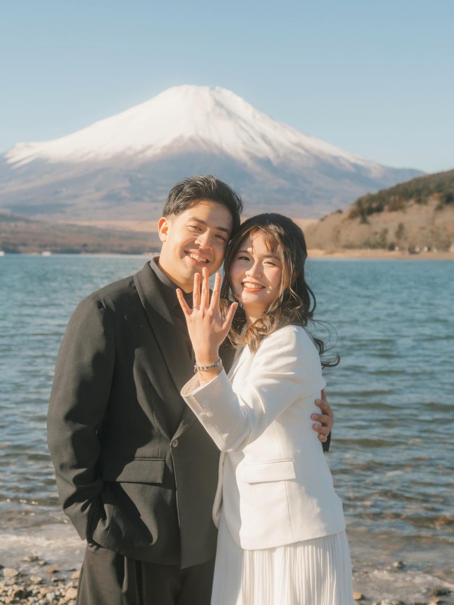 Foto: Momen Romantis Jerome Polin Lamar Kekasih, Disaksikan Gunung Fuji