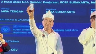 Jokowi Pamer KTA PSI di Bandung, Gabung Sejak Oktober 2025