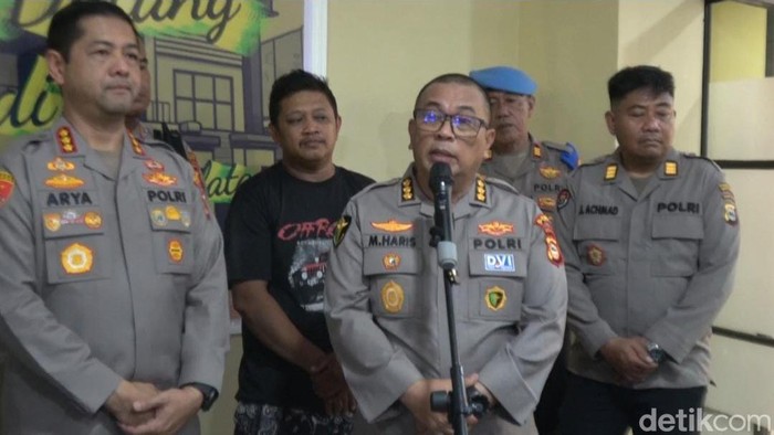 Kabiddokkes Polda Sulsel, Kombes Muhammad Haris saat konferensi pers terkait kasus remaja tewas diduga tertembak di Makassar.