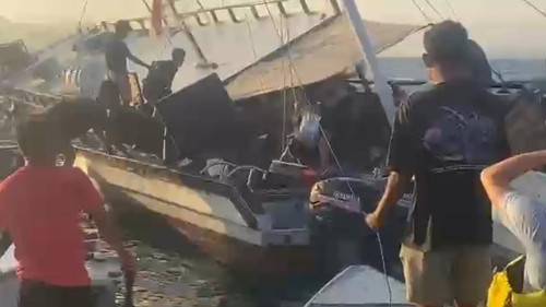 Kapal pinisi Yukai tenggelam di perairan Pulau Seture, Labuan Bajo, Manggarai Barat, NTT, Minggu (27/9/2026) pagi. (istimewa)