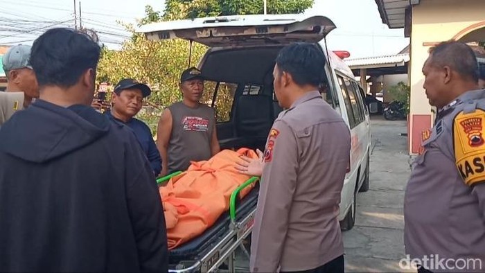 Kerangka S diserahkan kepada keluarga untuk dibawa pulang, Minggu (27/9/2026).